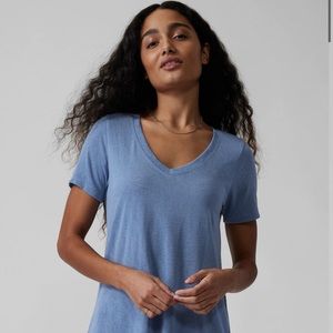 Athleta Cottage Blue breezy tee. Brand new